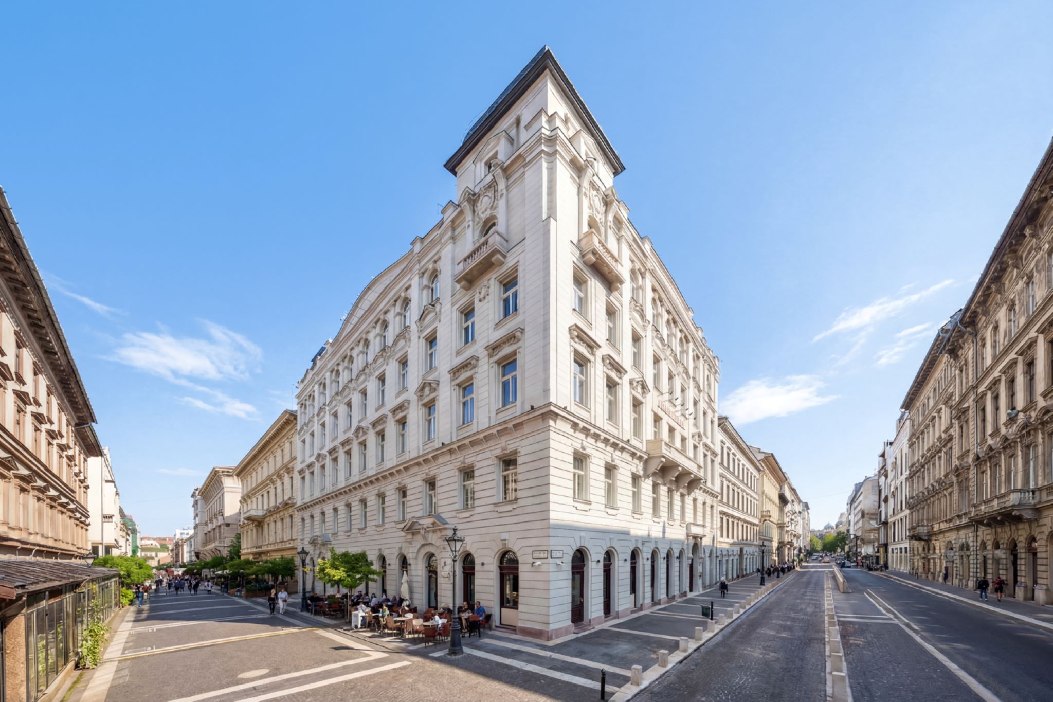 Basiliq Hotel 46/50