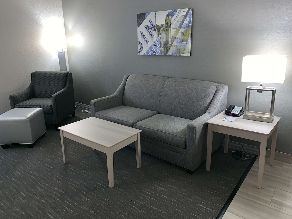 Best Western Plus Clarks Summit Scranton 25/37