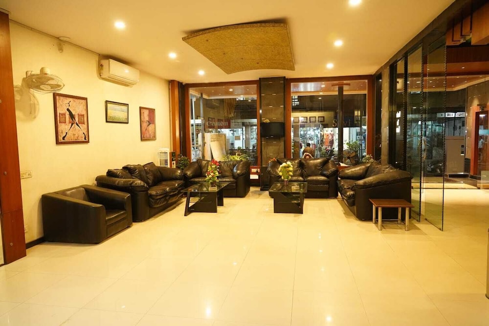 OYO Premium Paldi Cross Road 65/75