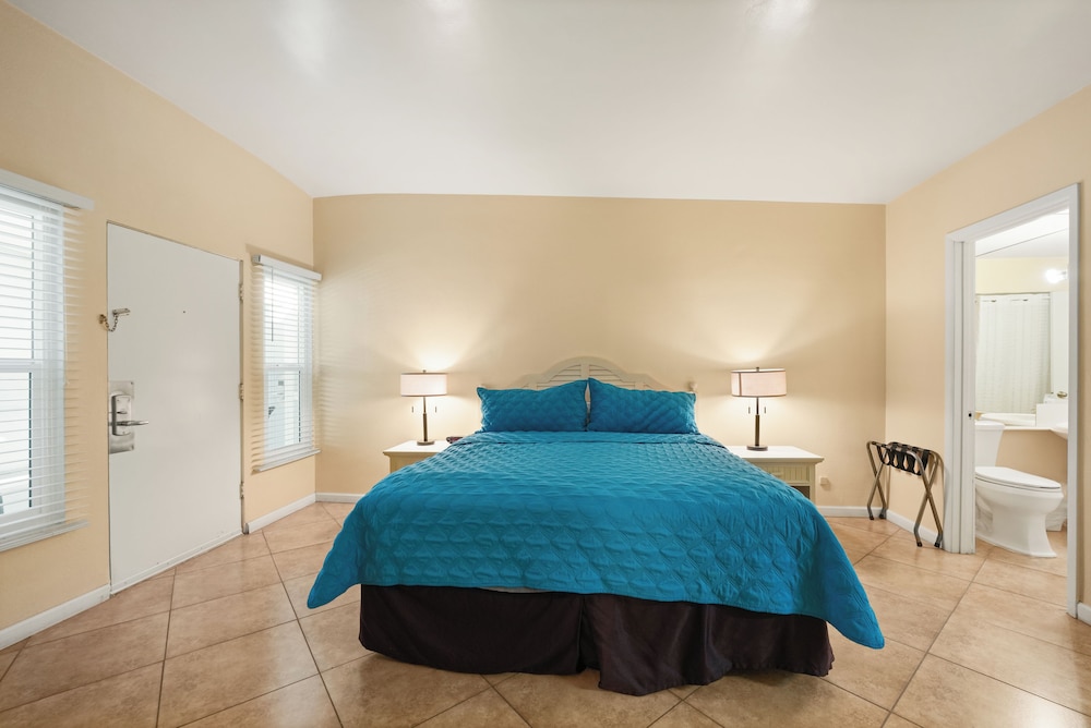 The Villas of Palm Springs 12/50