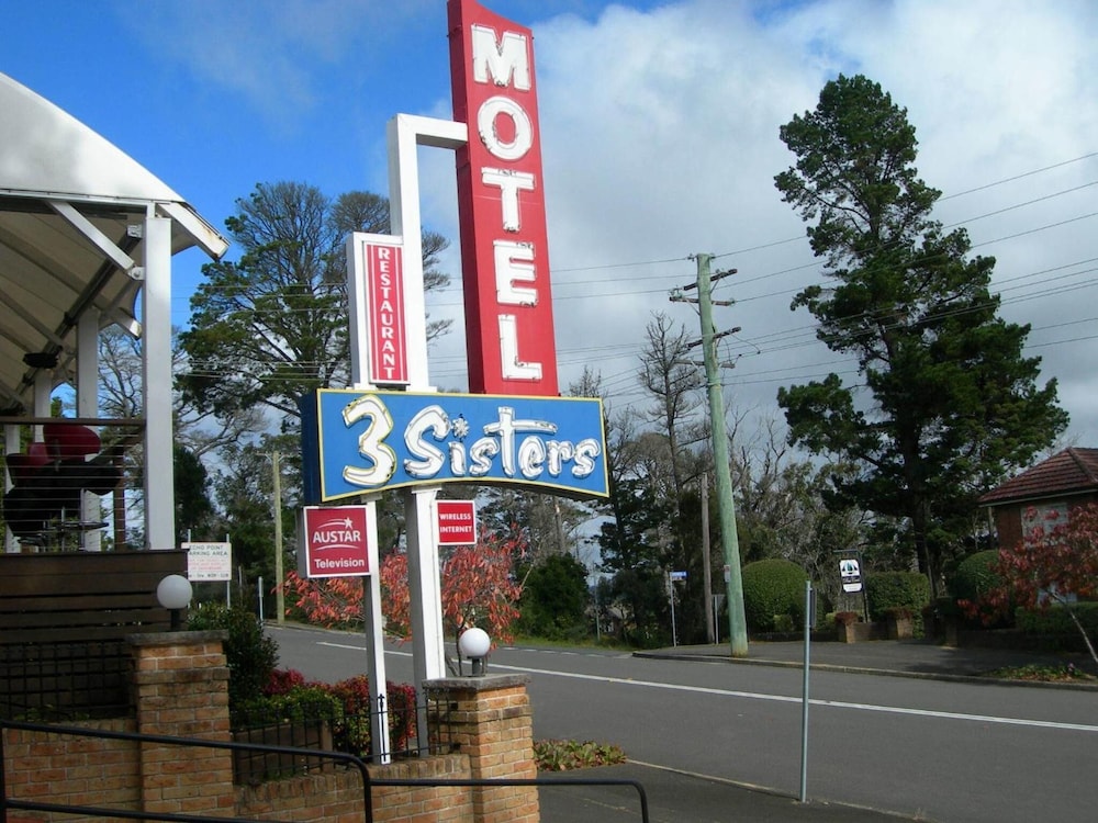 3 SISTERS MOTEL 33/39