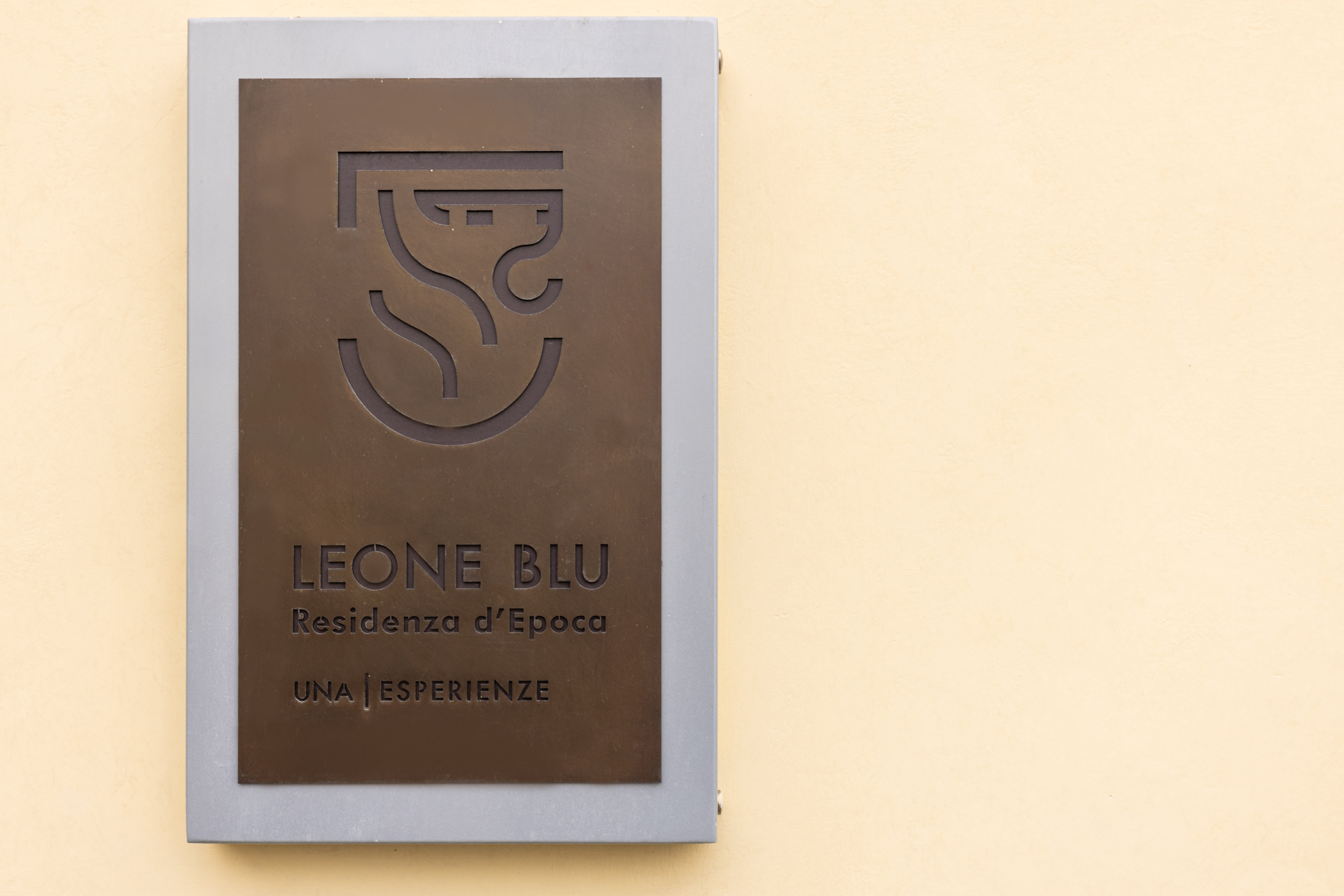 Leone Blue Suites 7/44