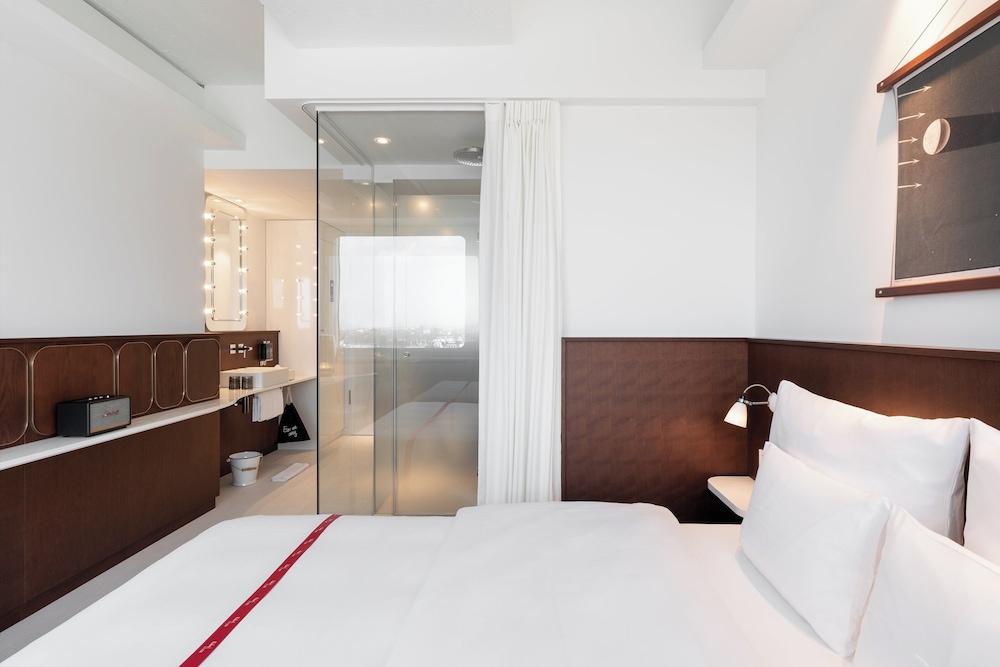 Lovely, Double Bed