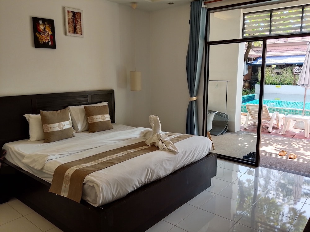 ROOM, KING BED, POOL VIEW, POOL SIDE