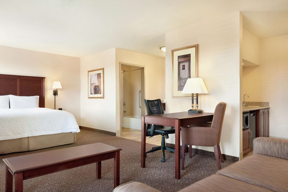 Hampton Inn & Suites West Bend 16/48