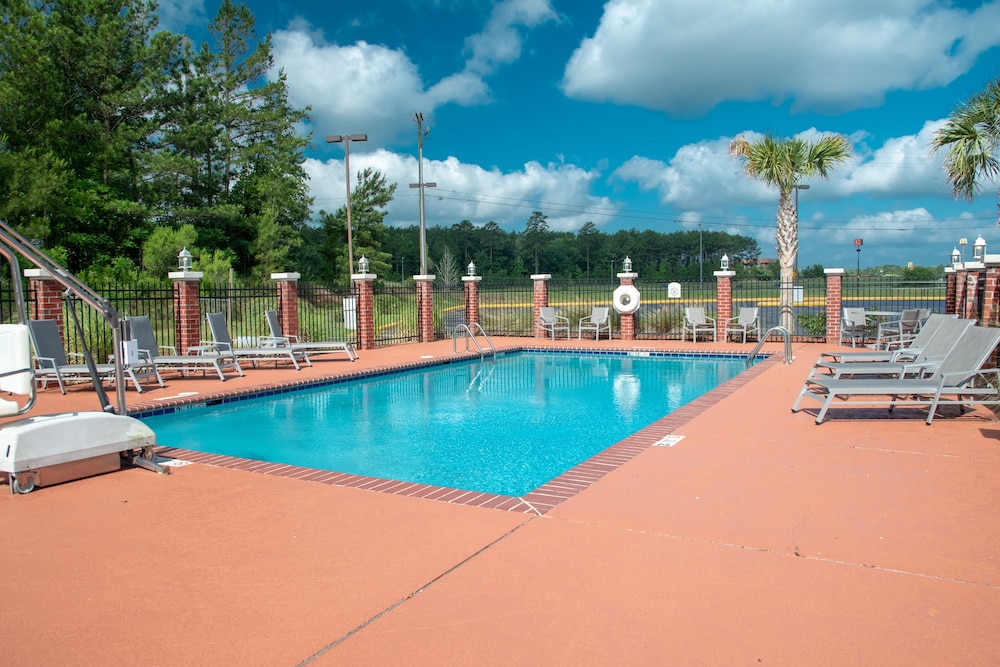 Holiday Inn Express Hotel Suites Natchitoches 9/56