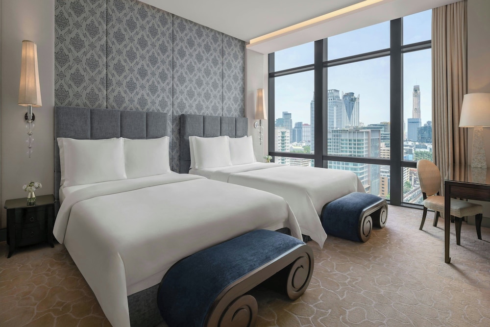 2 Bedrooms, Family Suite, Double Bed, Skyline View
