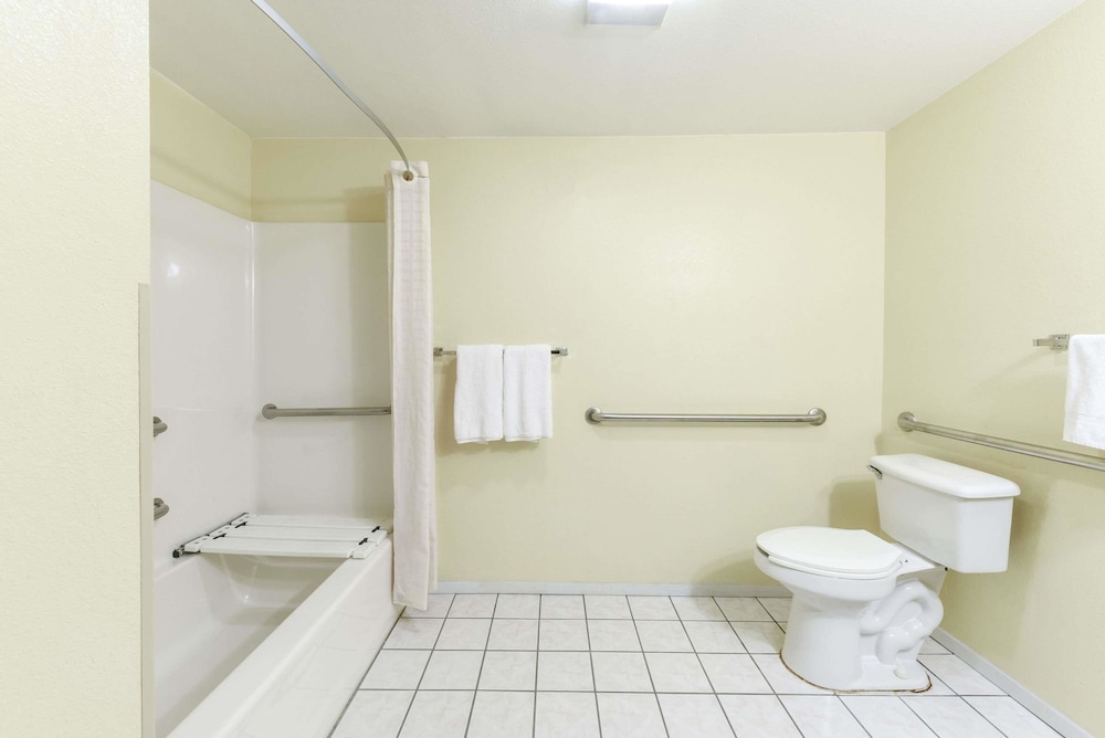 Super 8 by Wyndham Burleson Fort Worth Area 5/15