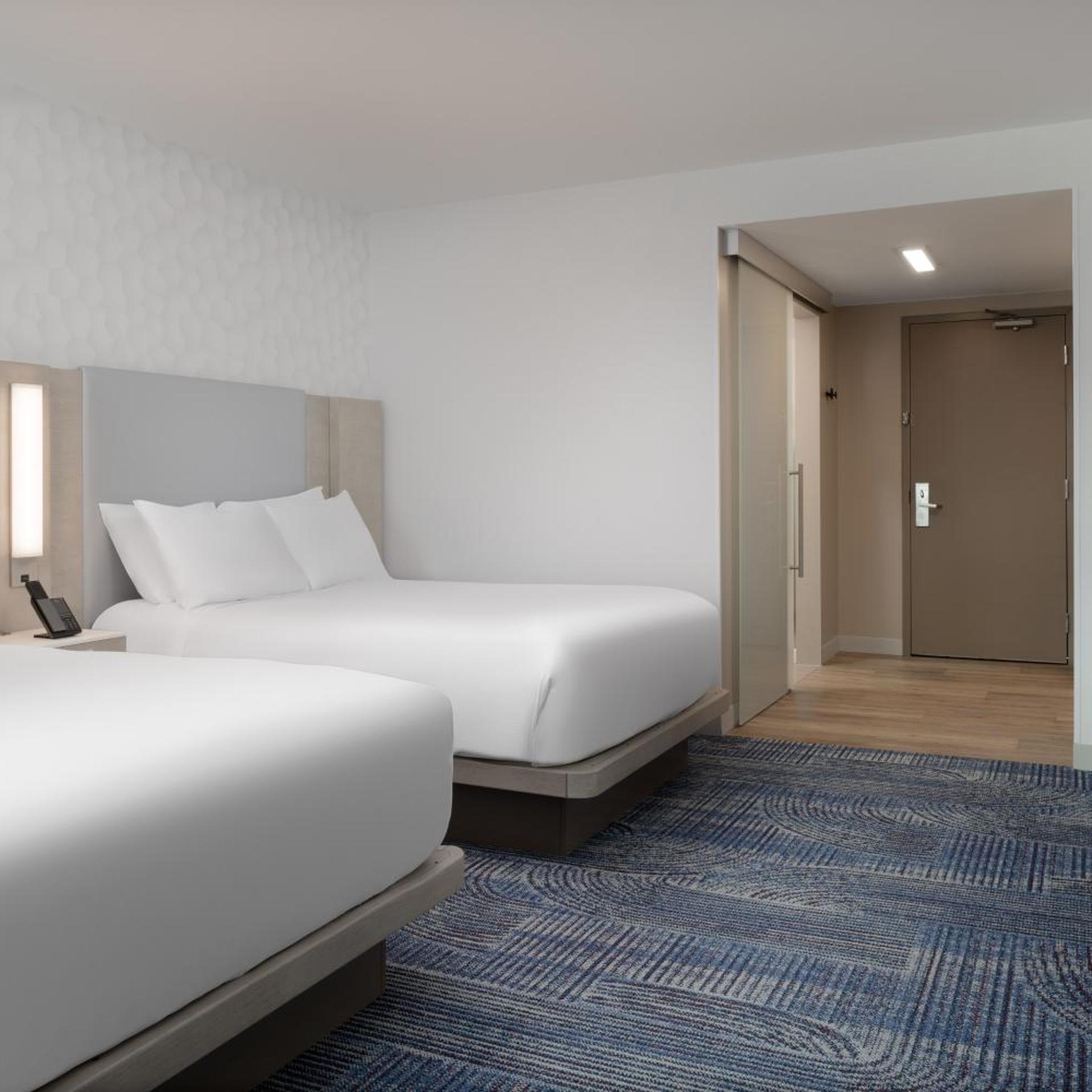 Room, 2 Queen Beds, Bathtub, Accessible