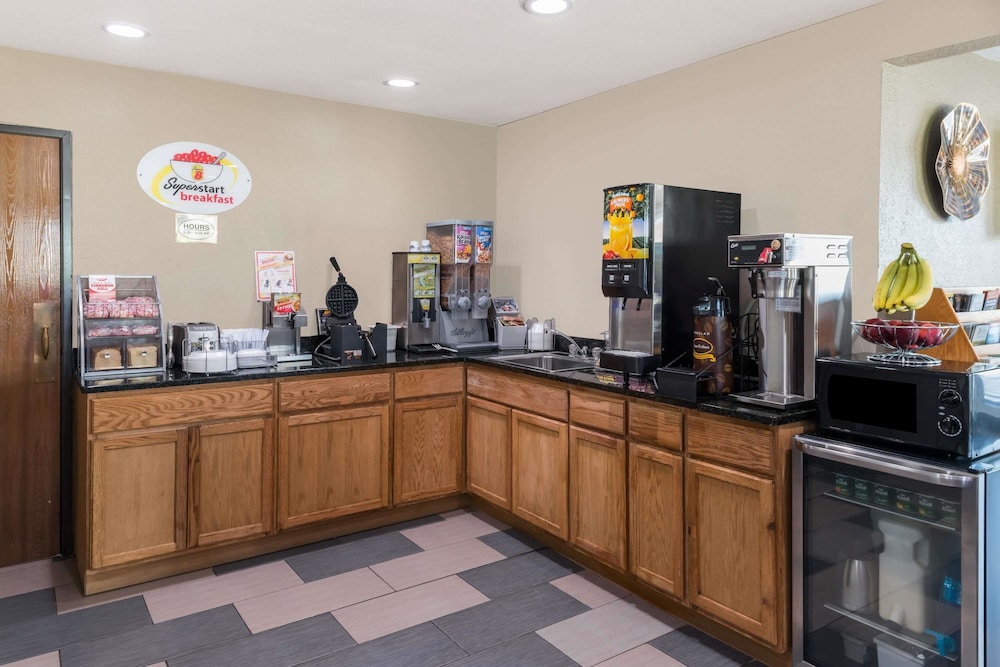 Super 8 by Wyndham Okawville 5/13