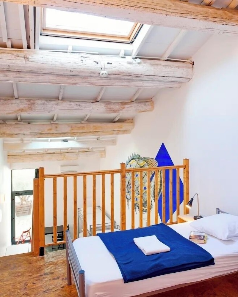 MIXED DORM, 6 BEDS, PRIVATE BATHROOM