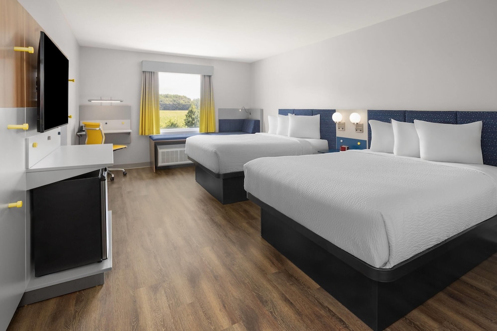 Microtel Inn and Suites by Wyndham Rehoboth Beach 18/62
