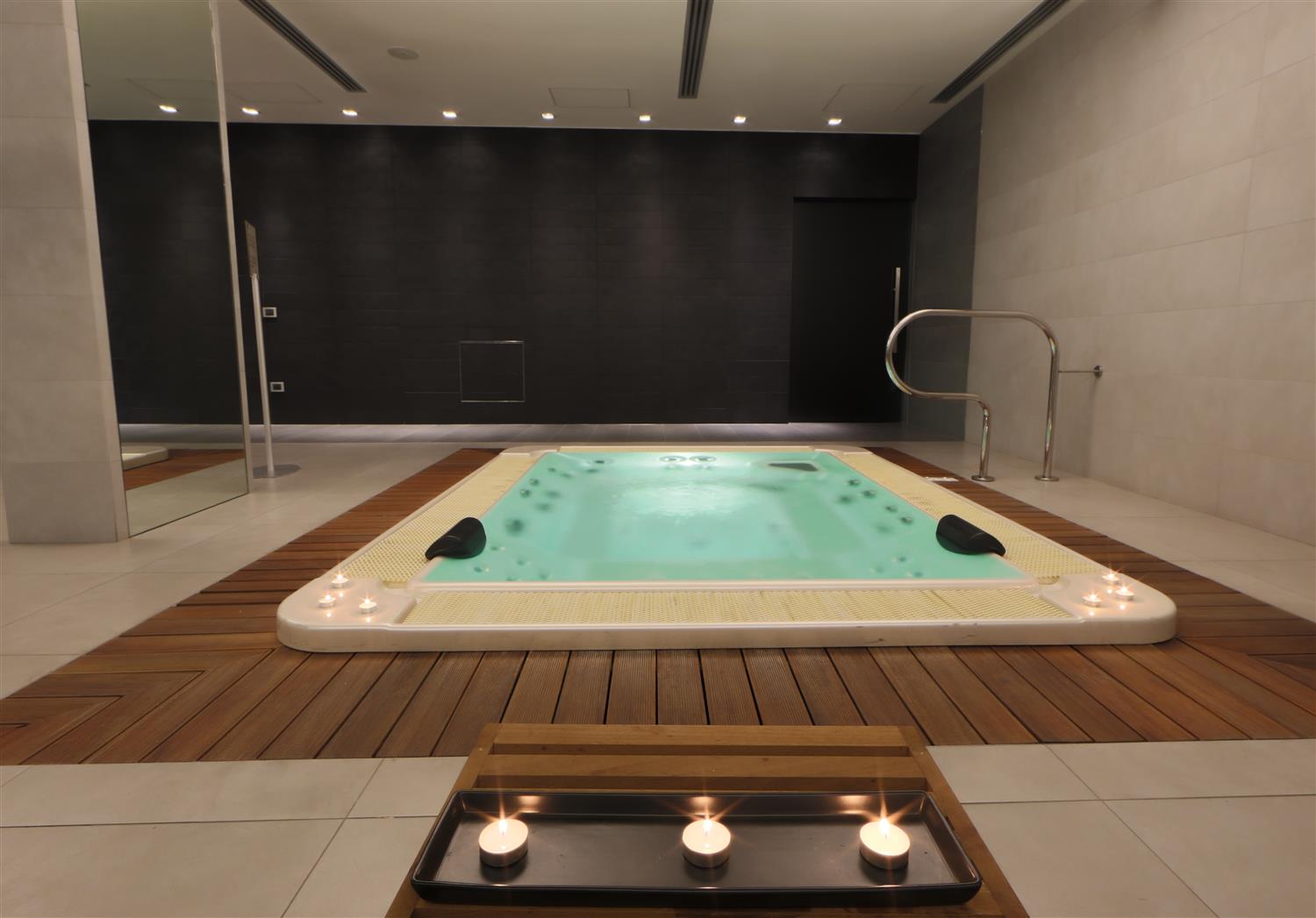 swimming pool spa