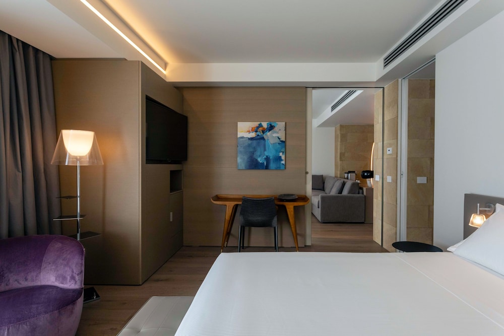 Exclusive, Suite, King Bed, Sofa