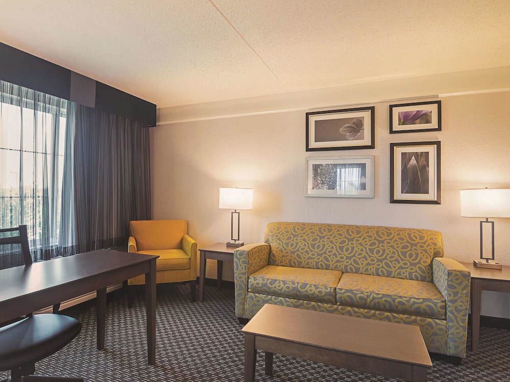 La Quinta Inn Suites Oklahoma City Nw Expwy 33/47