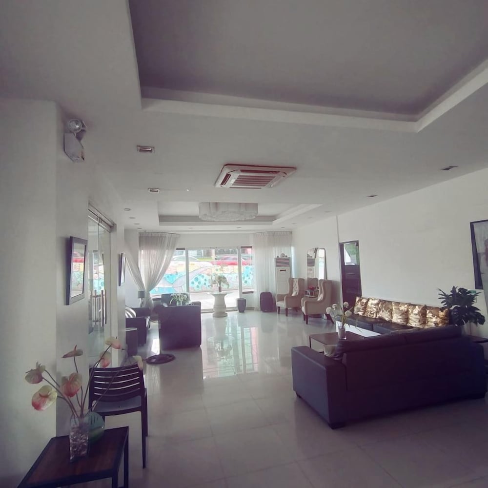 S&M Hotel 33/38