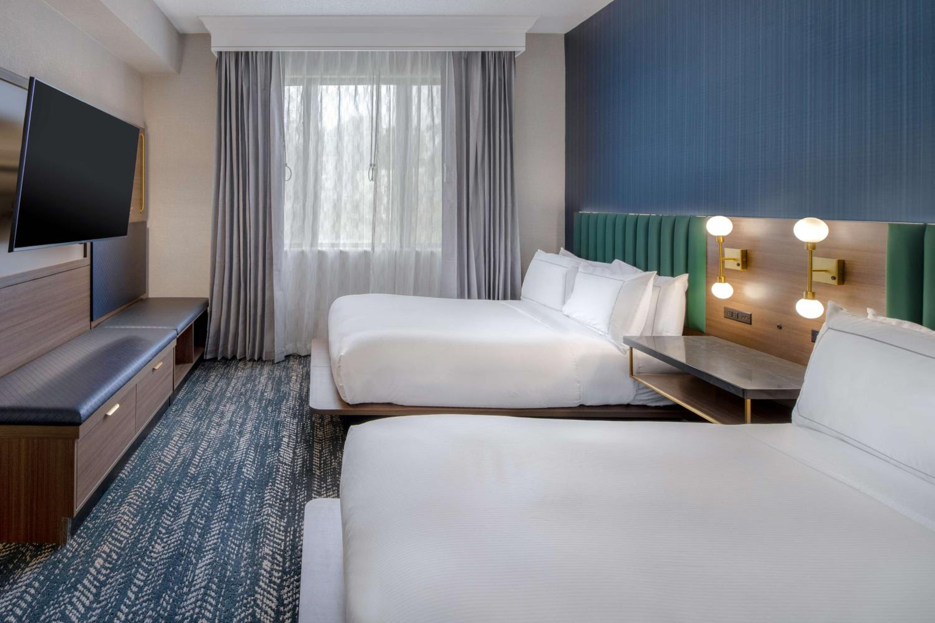 Suite, 2 Double Beds, Falls Tower