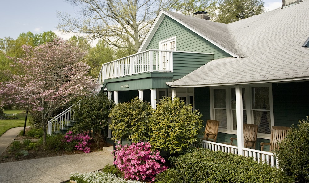 1906 Pine Crest Inn & Restaurant 4/64