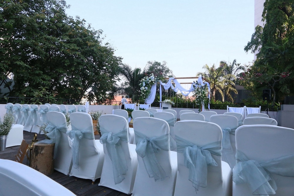 Java Paragon Hotel And Residences 72/76