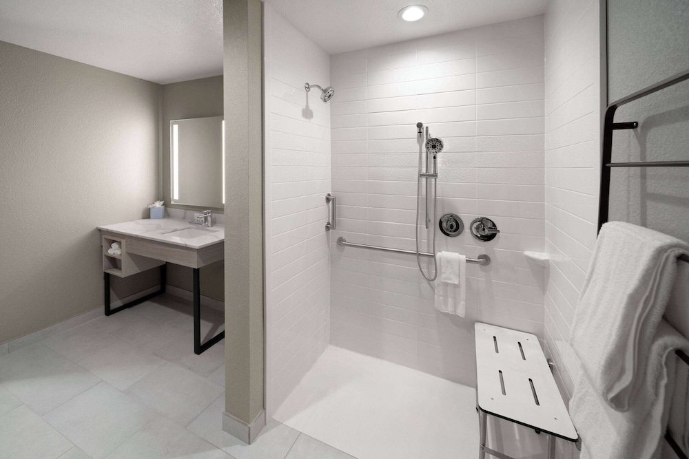 Hawthorn Extended Stay by Wyndham DeSoto 23/23