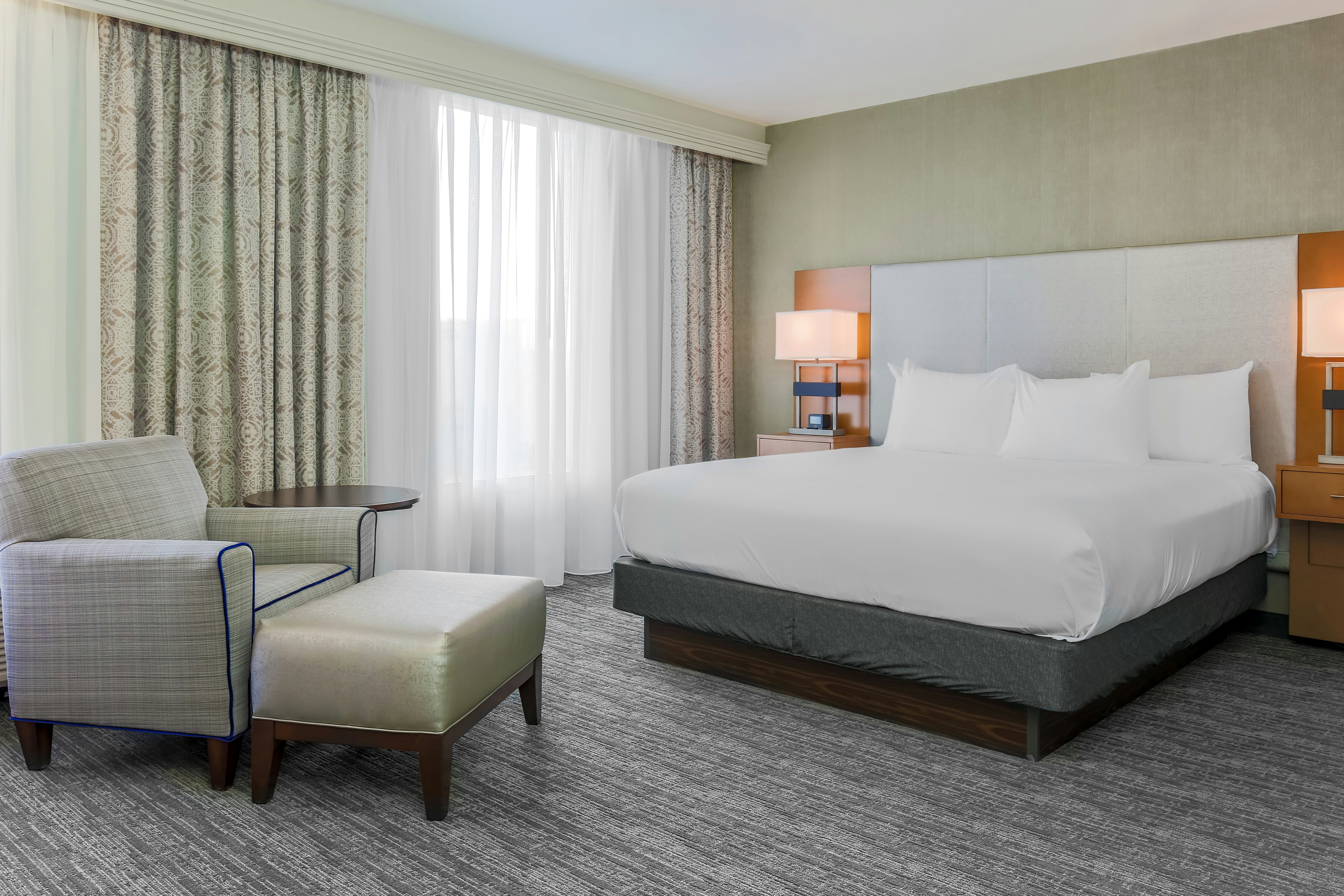 Room, King Bed, Corner, Accessible