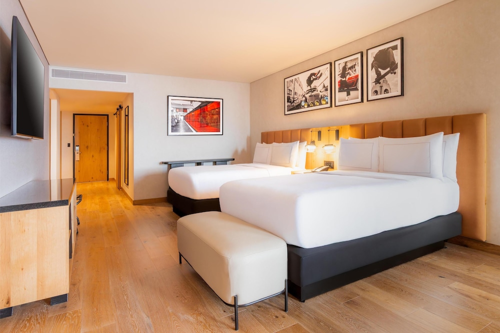 STUDIO, SUITE, 2 DOUBLE BEDS