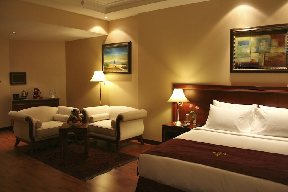 Trianon Hotel 11/63