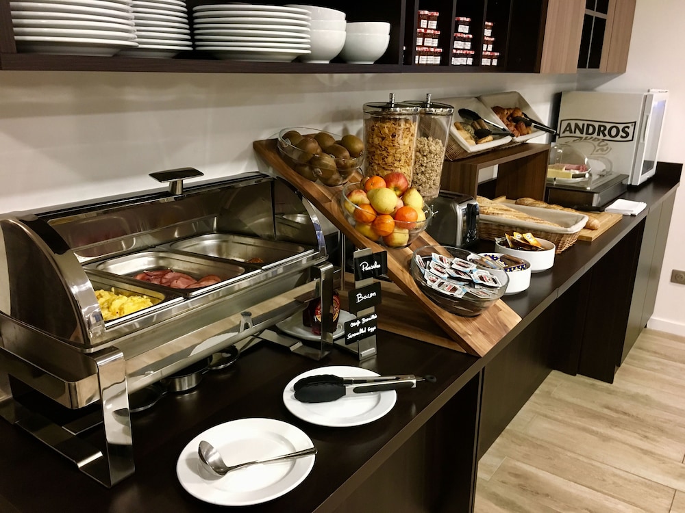 Brit Hotel Confort Martigues 34/51