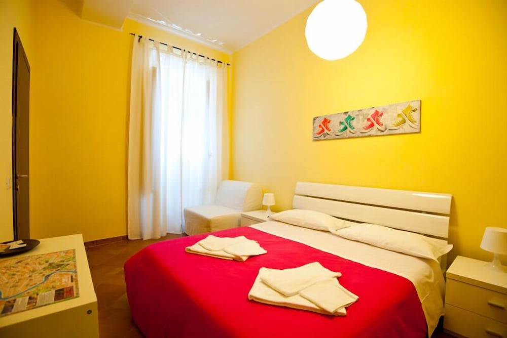 ROOM, DOUBLE OR TWIN BED