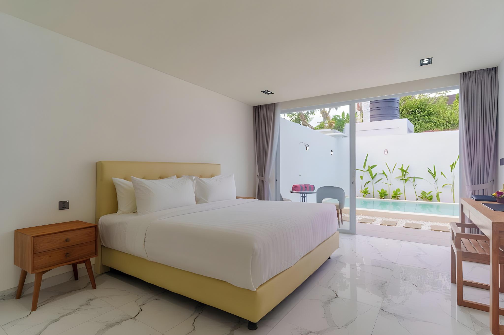 Suite, Private Pool, Detached Building