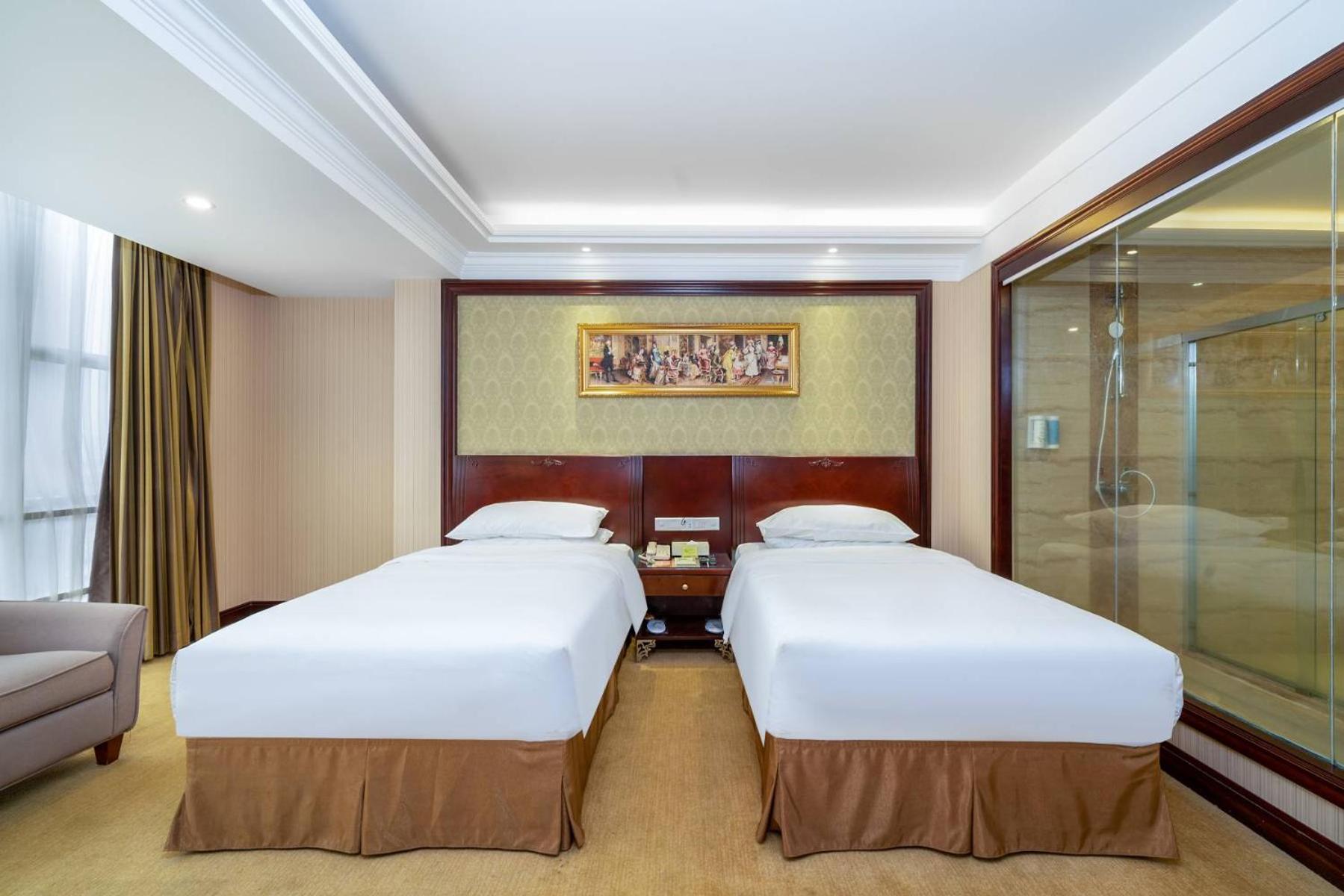 Vienna Hotel (Dongguan Houjie Convention and Exhibition Center) 44/75