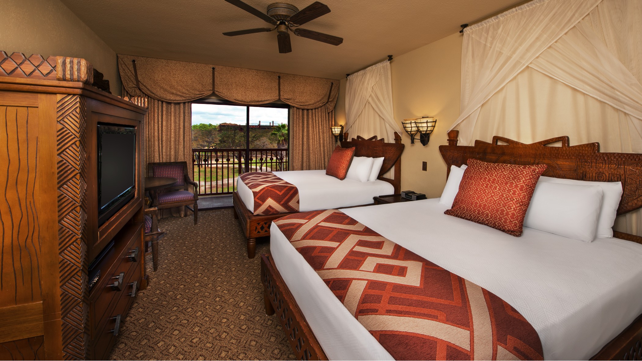 غرفة بسرير كينج بإطلالة، Disneys Animal Kingdom Lodge 2/3