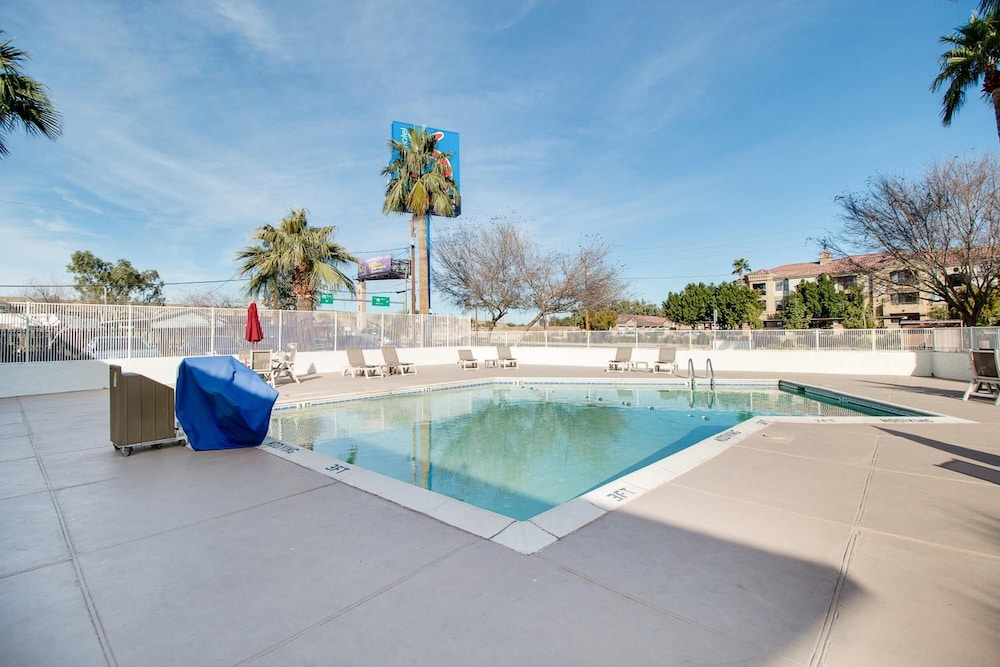 Motel6 Phoenix, AZ - East 15/28