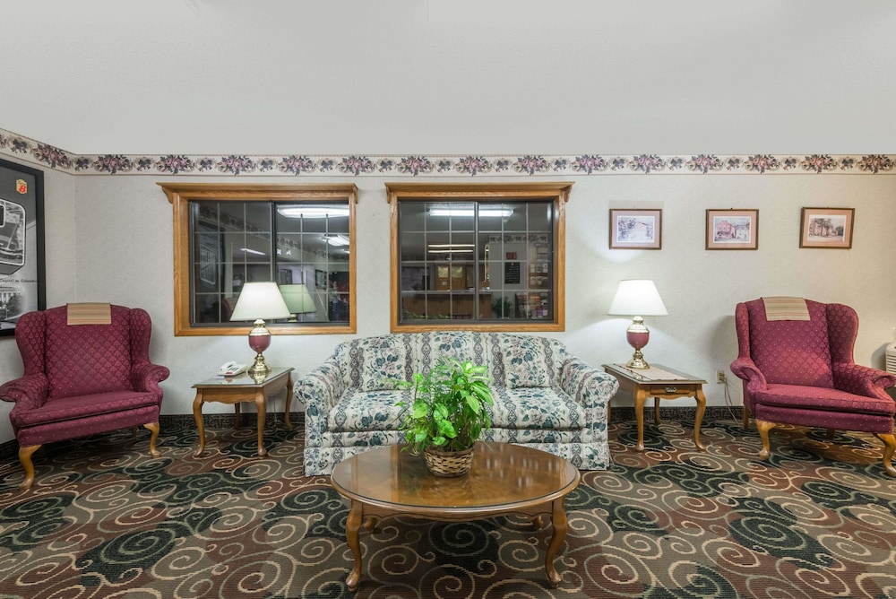 Super 8 Motel Coshocton Roscoe Village Area 11/16