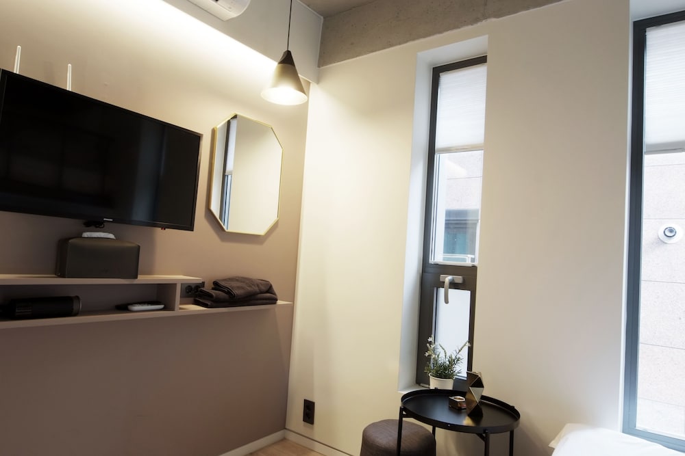 DW Stay Hongdae 30/40