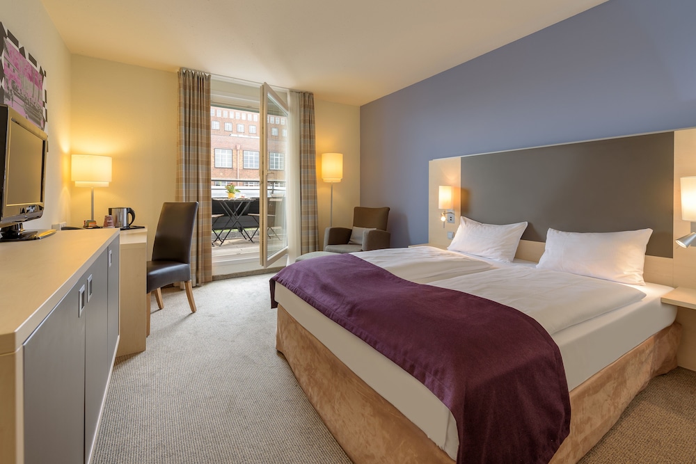 SUPERIOR, QUEEN BED