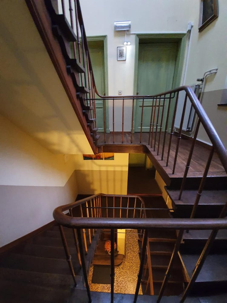 Erasmus Hotel 3/35