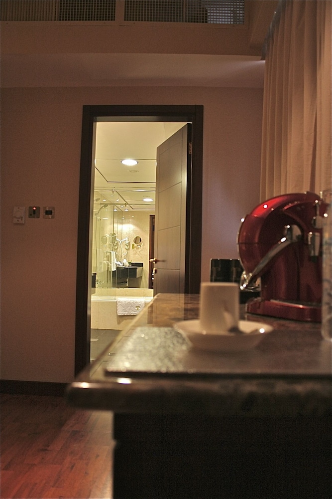 Trianon Hotel 53/63
