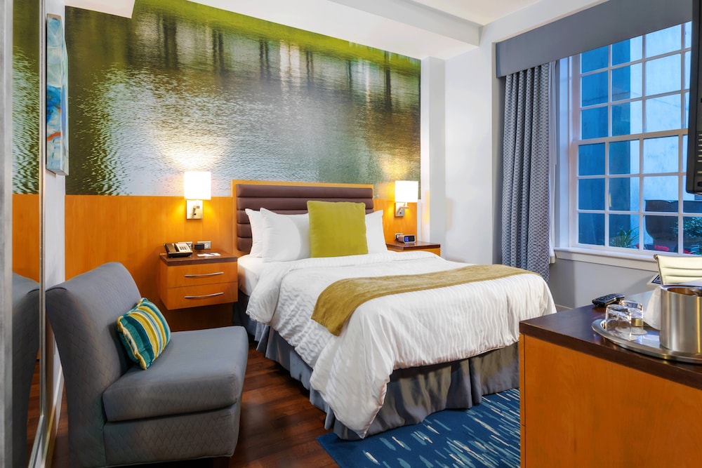 Hotel Indigo Baton Rouge Downtown 34/83