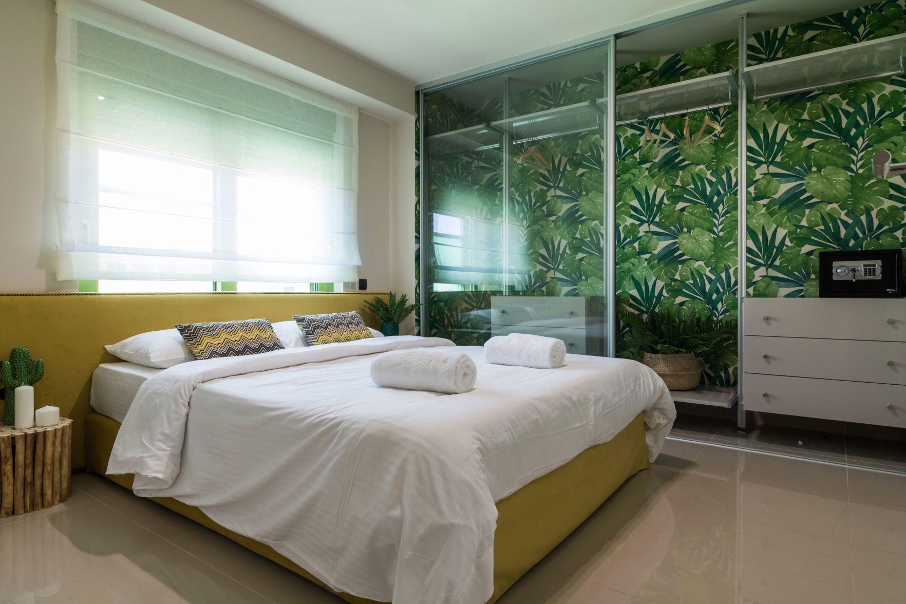 2 BEDROOMS, MASTER
