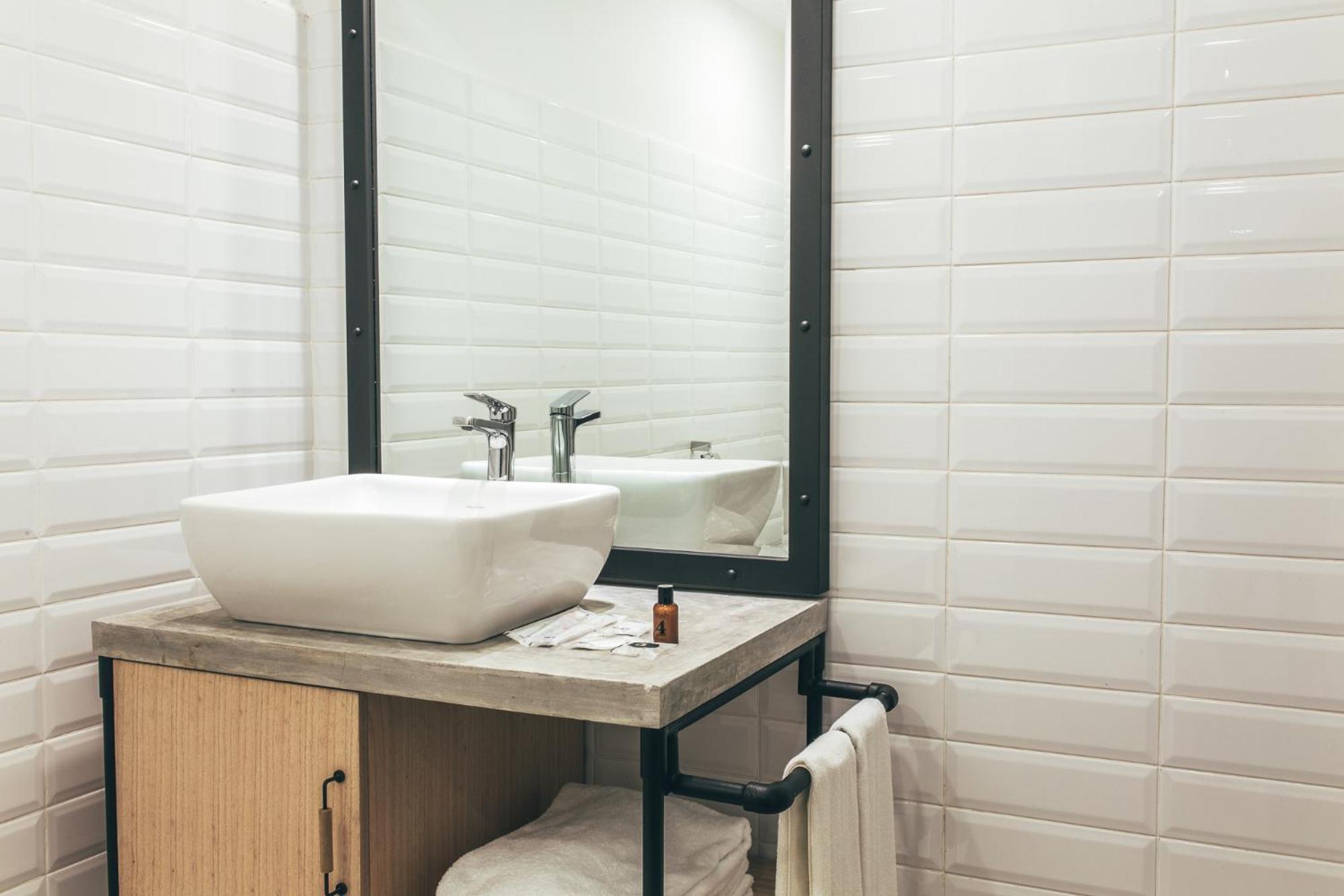 Studio, Twin Beds, with Pool, Ground Floor، Dash Box Hotel Cyberjaya 5/7