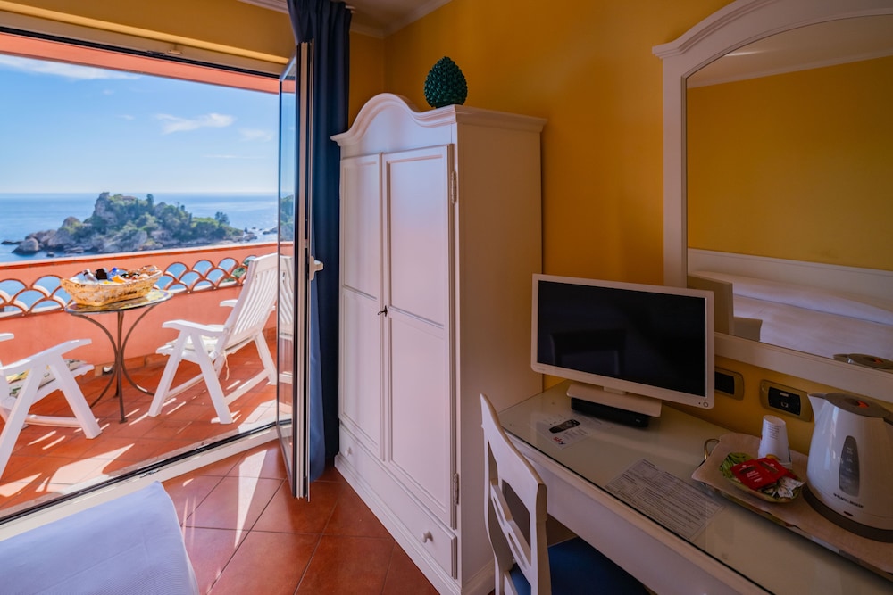 Mendolia Beach Hotel 18/47