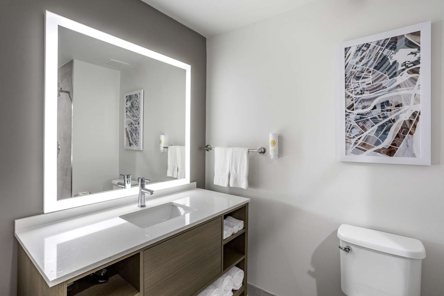 Four Points by Sheraton Newark Airport 30/30