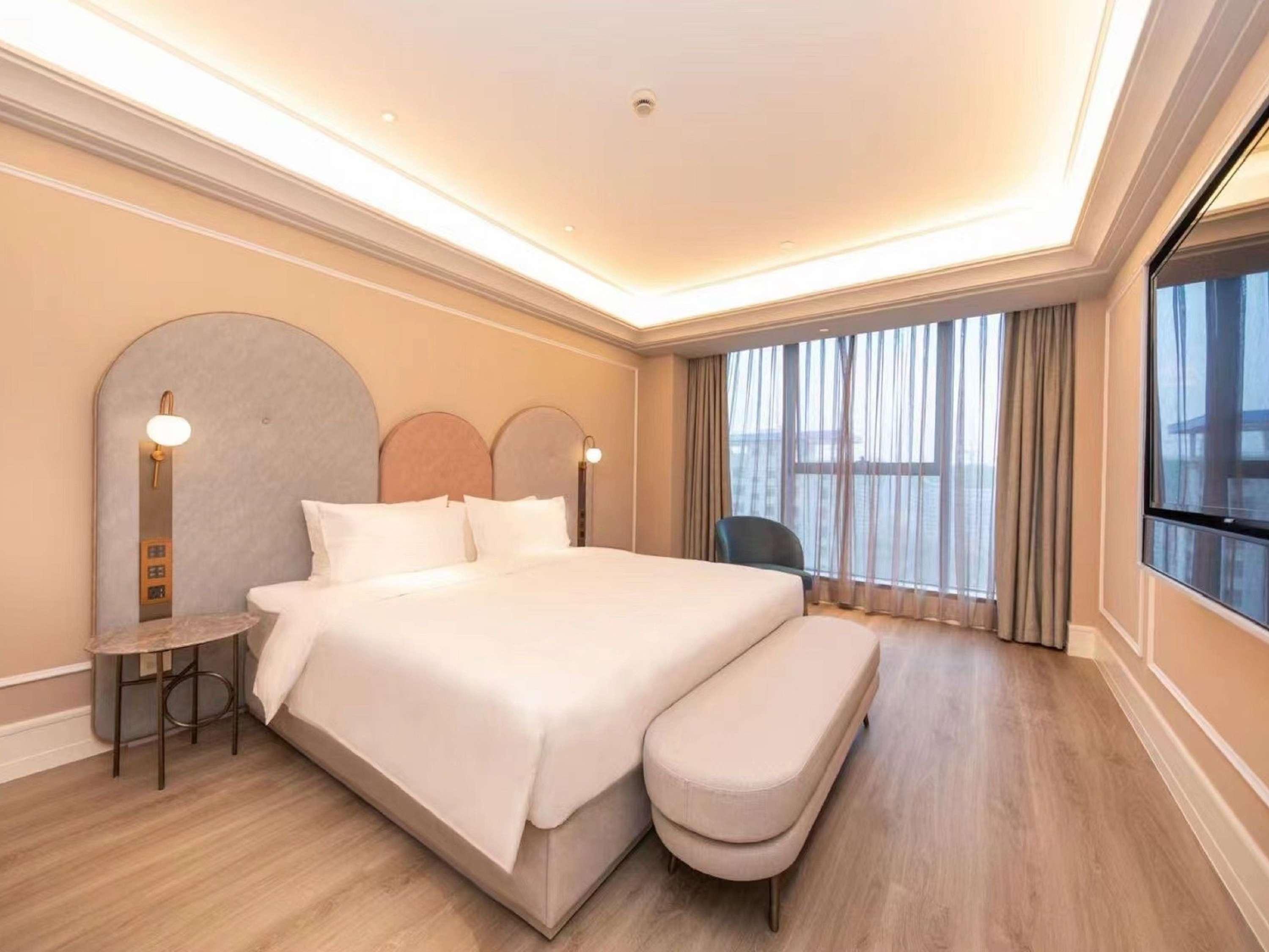 Mercure Xinyang East Railway Station 7/30