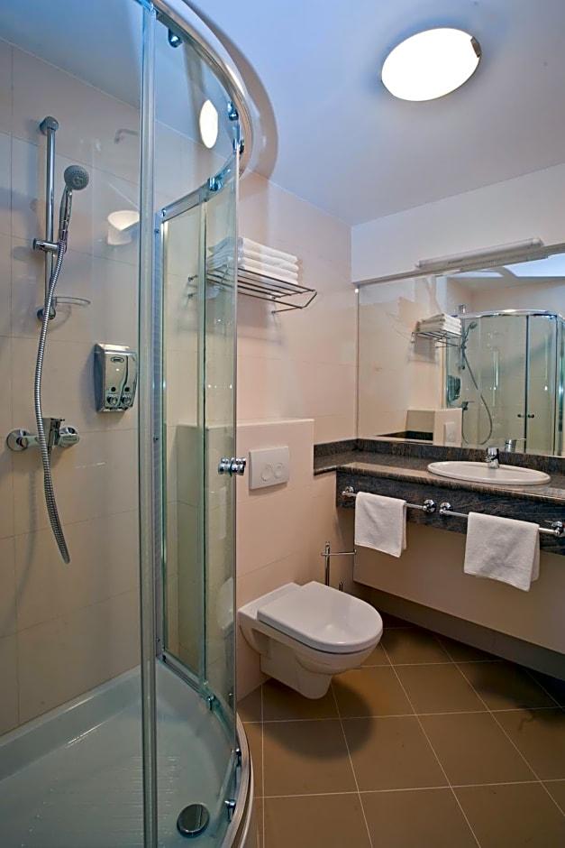 Hotel Croatia 24/25