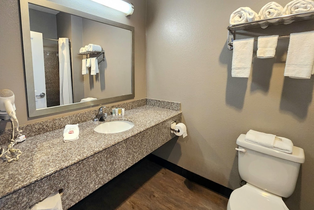 Days Inn & Suites by Wyndham Gonzales TX 46/53
