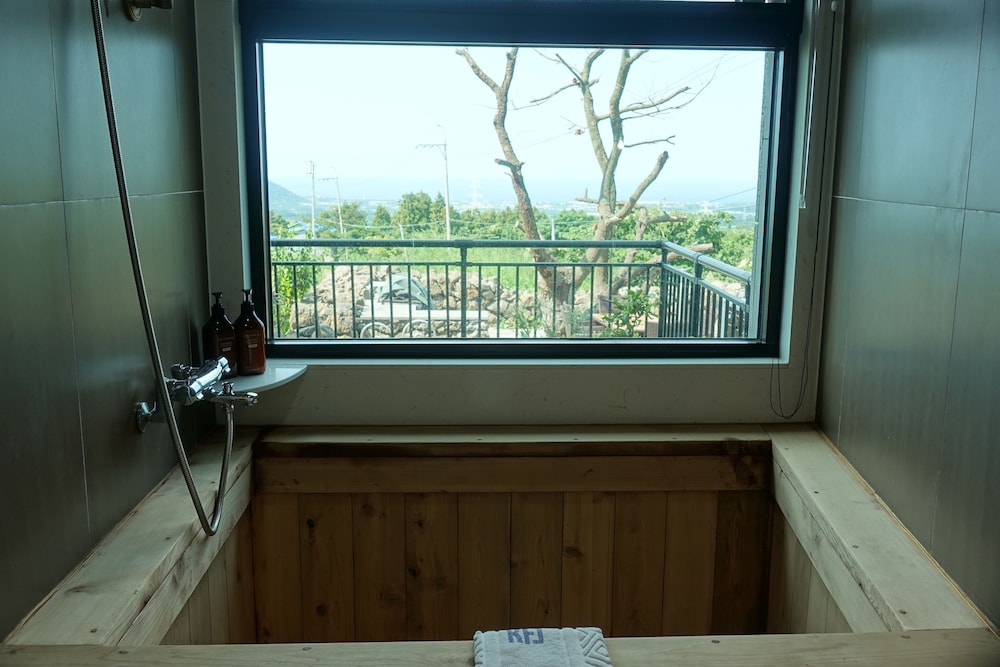 The Jun Pension Jeju 18/42