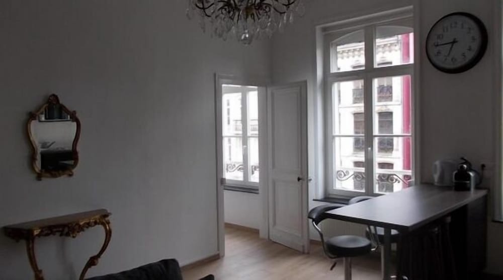 Nationale Apparthotel 46/71