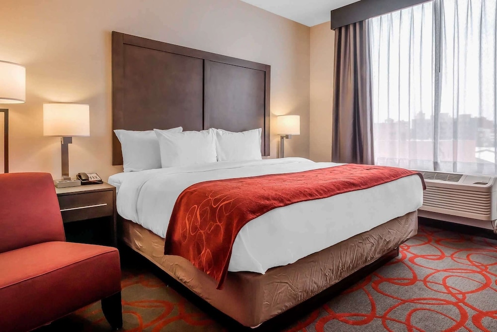 Comfort Inn And Suites Near Stadium 18/44