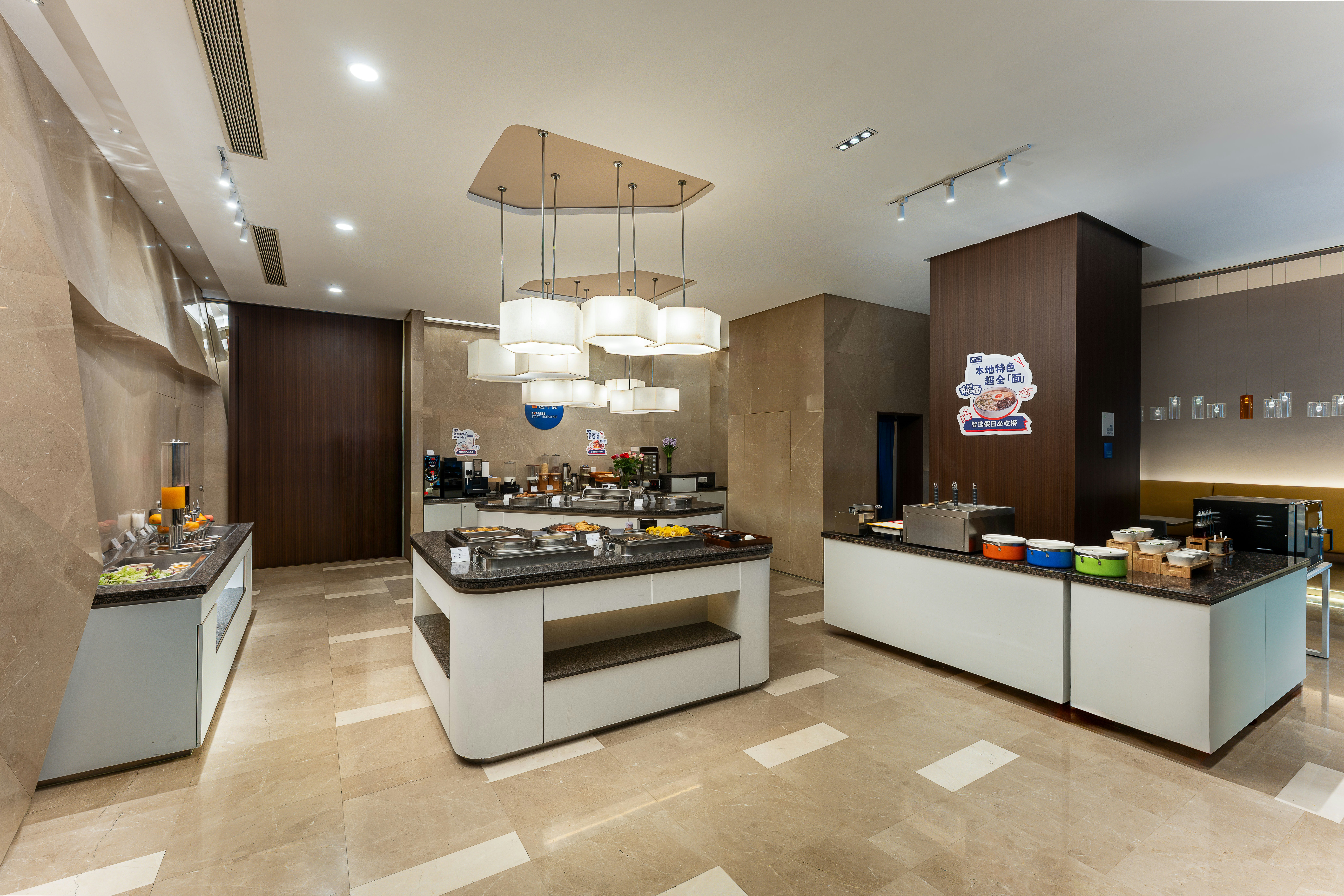 HOLIDAY INN EXPRESS SHANGHAI JINSHA 8/50